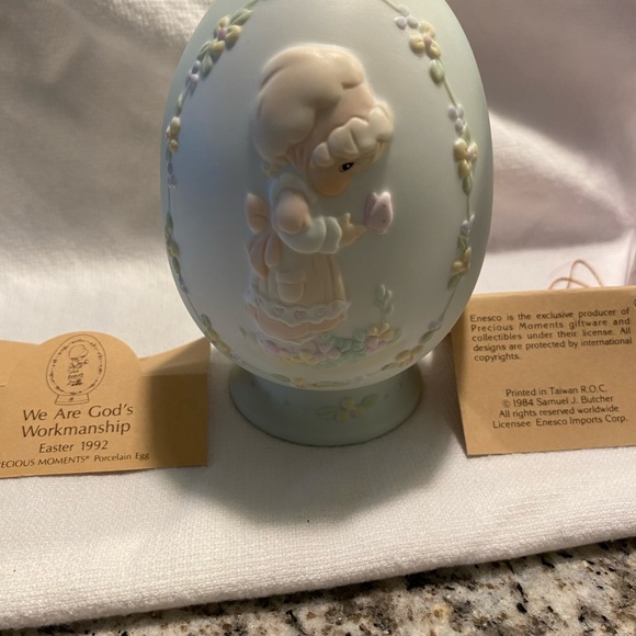 Precious moments dated porcelain egg - Picture 2 of 4